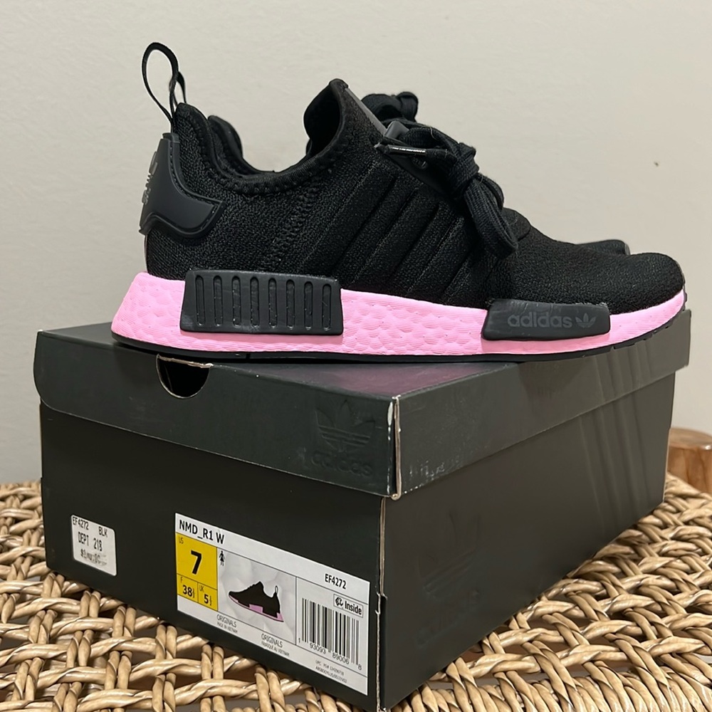Women’s Adidas NMD size 7